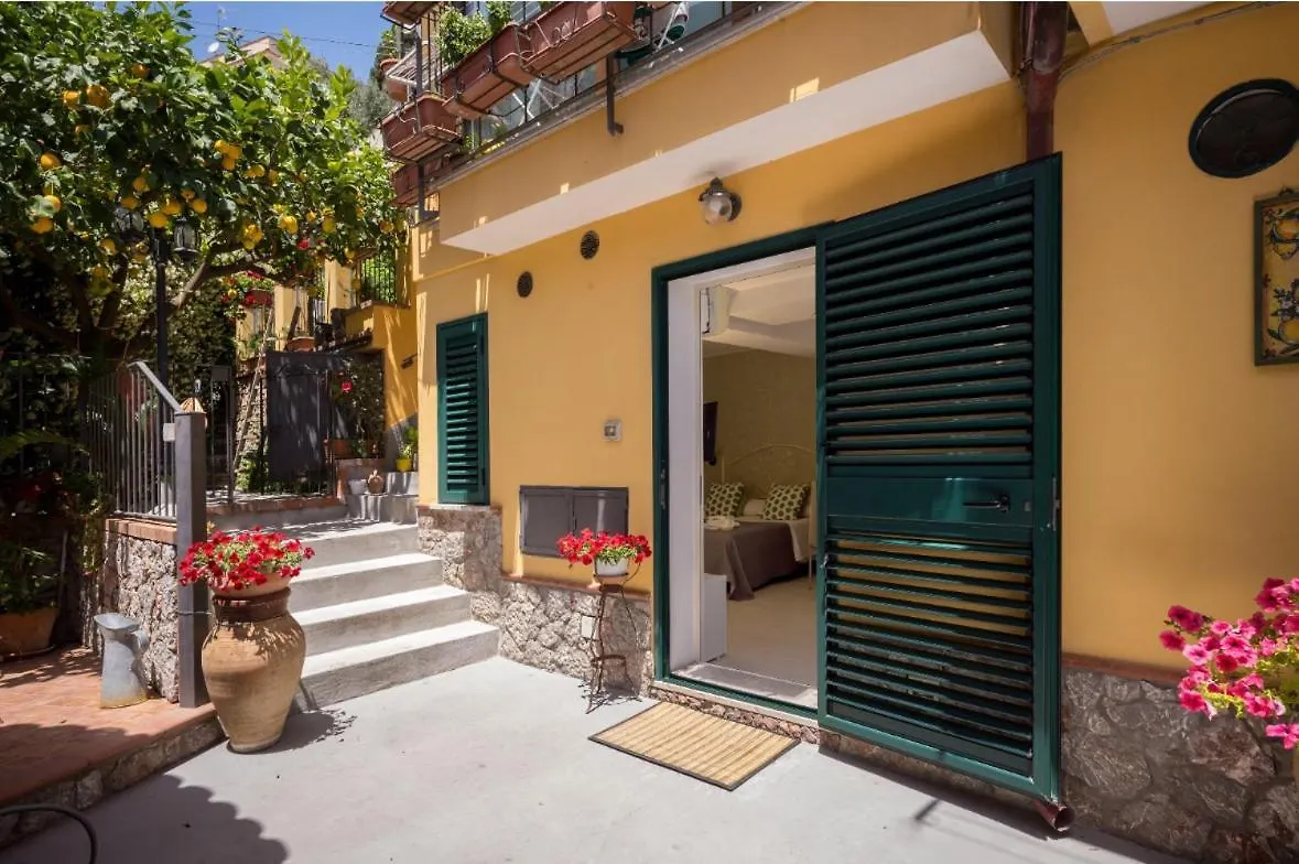 تاورمينا B&B Giulia 3*,  إيطاليا