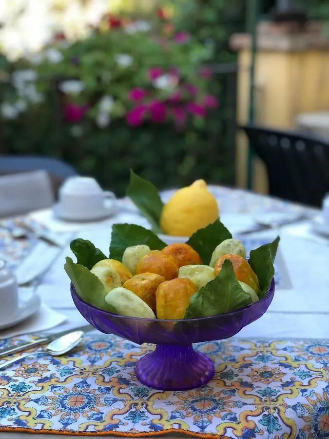 לינה וארוחת בוקר טאורמינה B&B Giulia